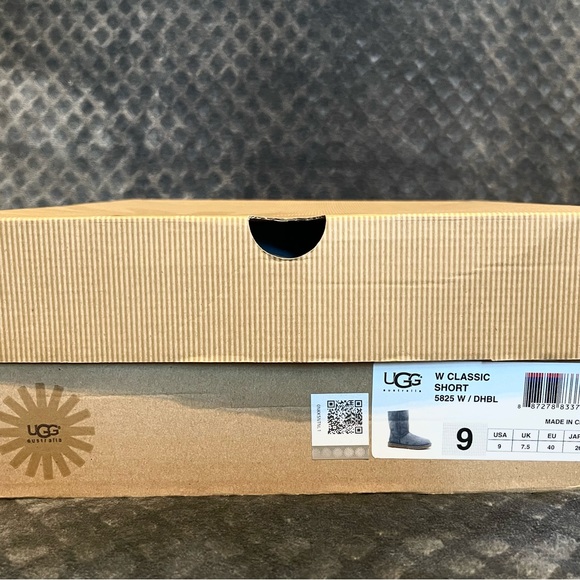 NIB UGG AUSTRALIA: CLASSIC SHORT DOLPHIN BLUE BOOTS, LIMITED EDITION - Picture 13 of 13